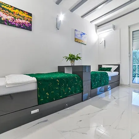 Summer Villa *