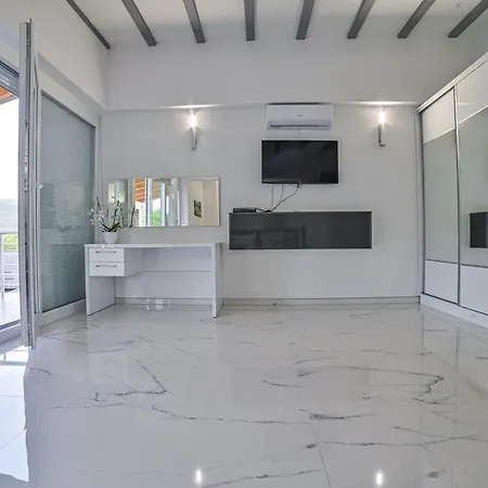 Villa Summer